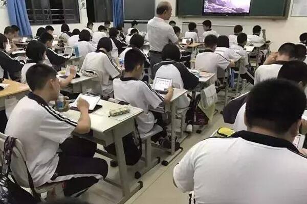 師生人手一臺(tái)平板電腦 ,這樣的課堂你上過嗎？